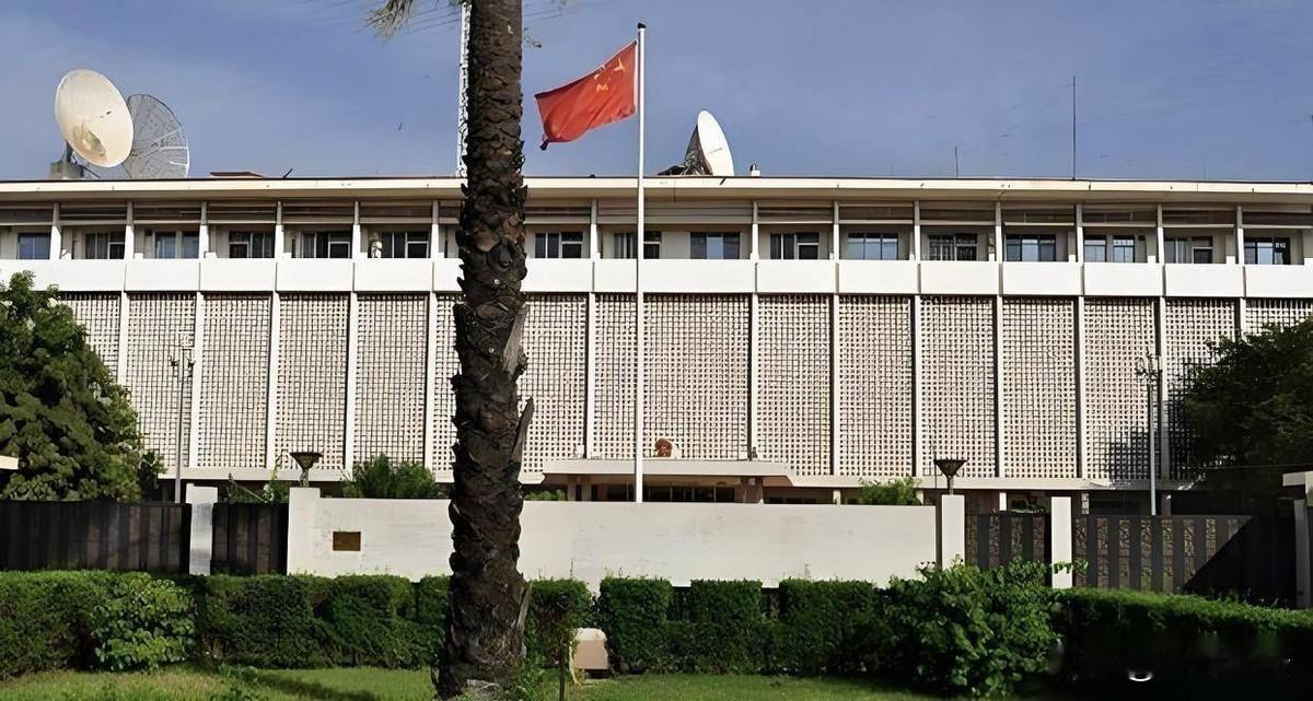 中国驻菲使馆这次直接把话挑明了！公开点名菲律宾国防部长特奥多罗，围绕争议事件连续