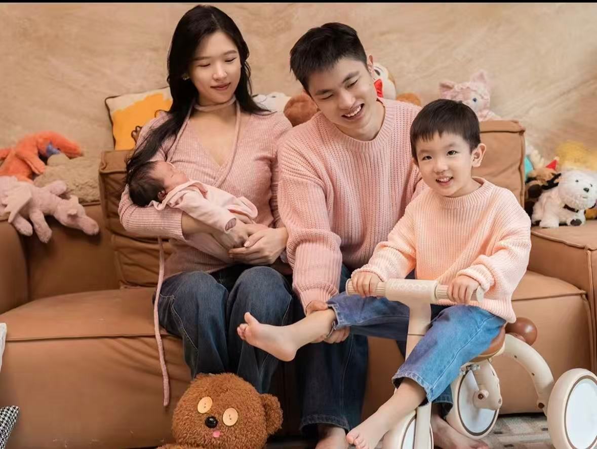 闫涵爸爸当家爸爸当家OMG花滑运动员闫涵一家也来爸爸当家了嘛！海报里的滑冰鞋和妈