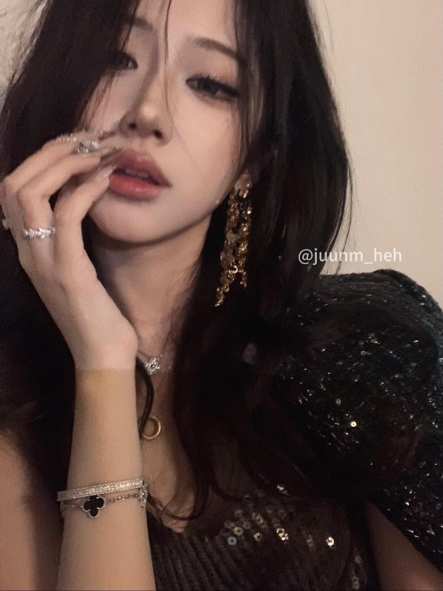 我和你刚聊的那个女的掉水里你救谁