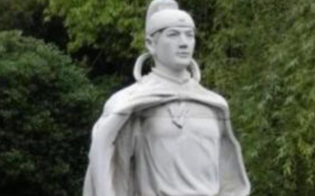 唐太宗最小的弟弟滕王李元婴非常好色，有一次，他看上了下属崔简的老婆郑氏，对郑氏动