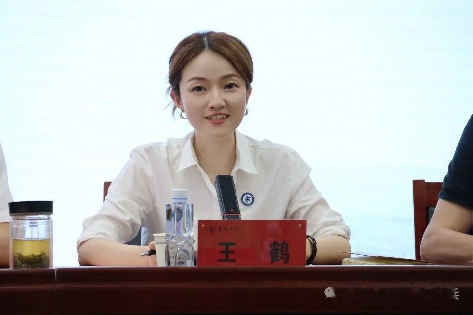 汉口学院迎来年轻貌美的博士校长
​         中央电视台《挑战主持人》20