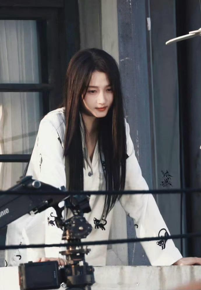 关晓彤淡淡的就很好她真的超适合这种风格、不太适合浓妆、确实是淡淡的就很好 