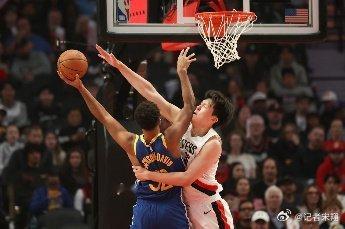 【开拓者召回杨瀚森 韦斯利脚部骨折归期未定】3日，开拓者对外发布消息称，球队将从