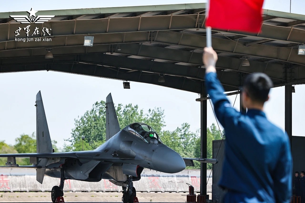 东部战区空军航空兵某旅歼-16展开红蓝对抗 ​​​