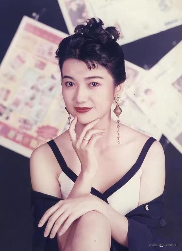 琼瑶女郎王玉玲的离世太让人惋惜。1964年她出生于台湾普通家庭，是家中长女。24