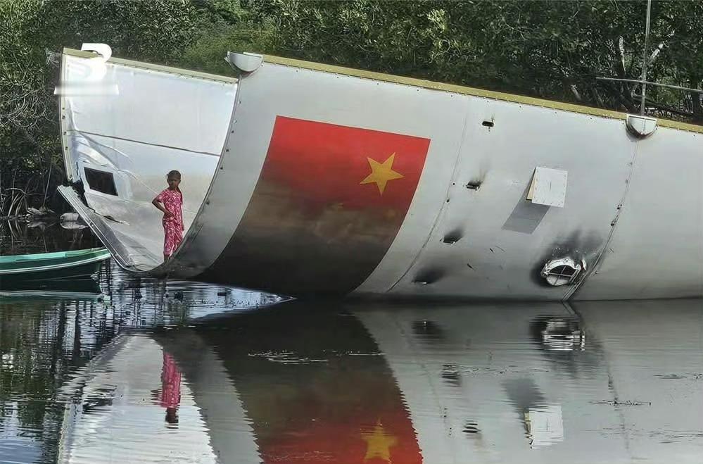 随着洋流飘到菲律宾苏禄省潘古塔兰海岸上的长征系列运载火箭整流罩，应该是2025年