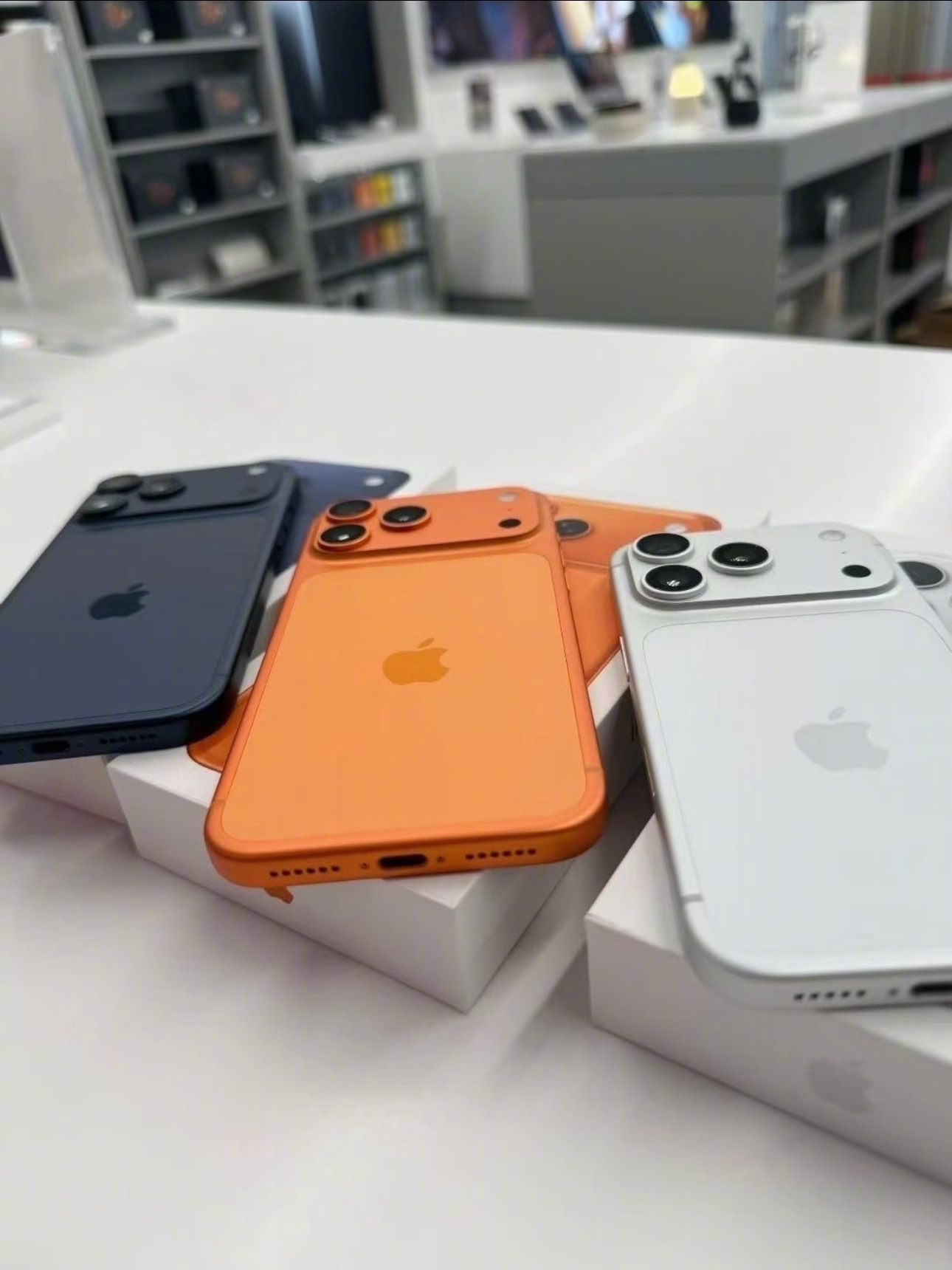 iPhone17降价带动老机置换潮上市不到一年，全系大幅降价、Pro版直降千元。