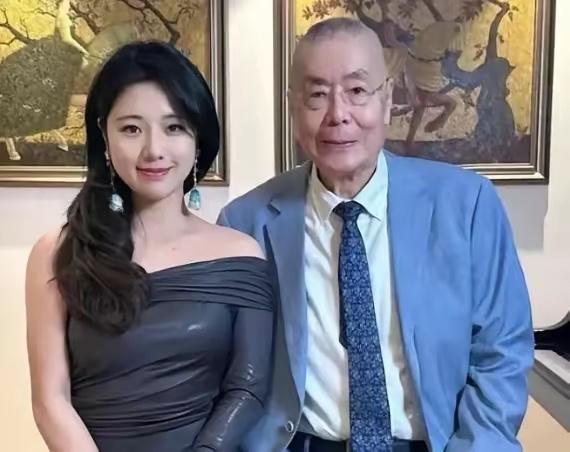 钢琴大师刘诗昆迎娶了学生孙颖，经过商量，婚后两人没打算要孩子，毕竟刘诗昆年事已高