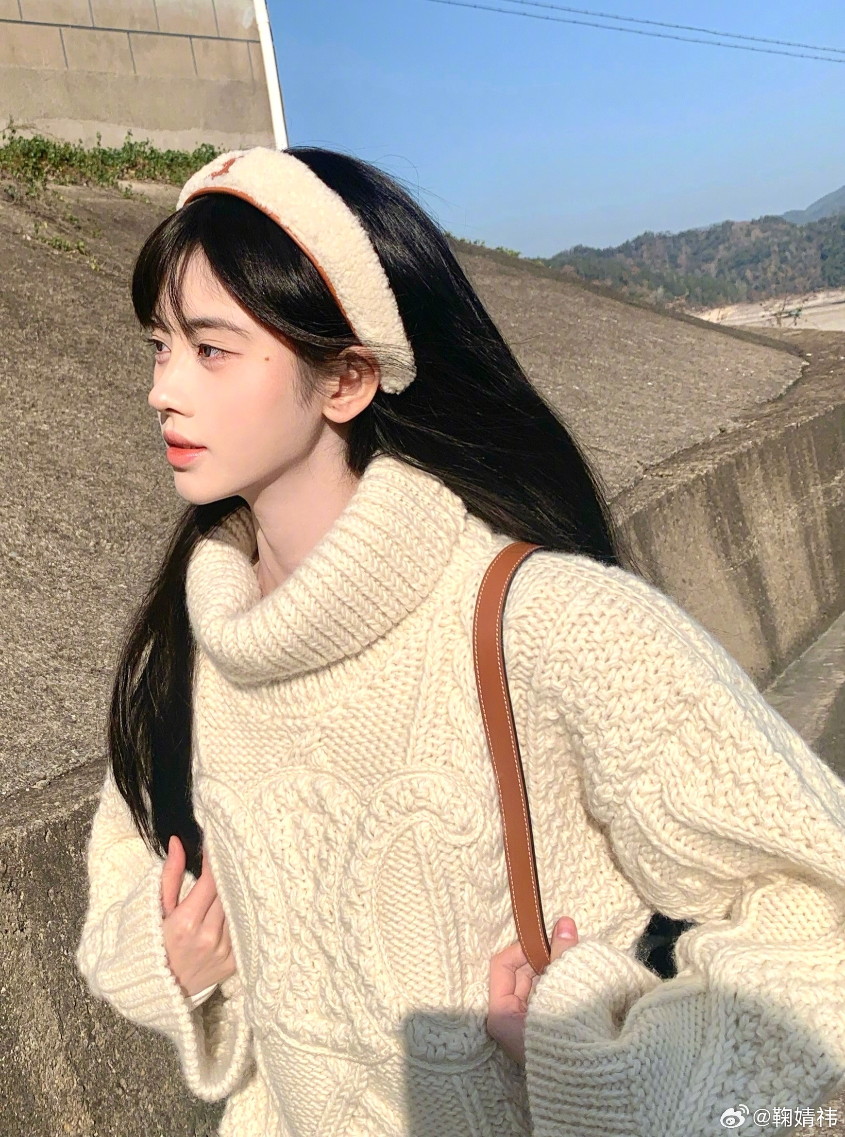 女高中生鞠婧祎报道 冬日氛围感白月光的具象化 ​​​
