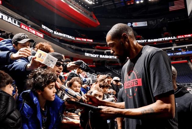 我觉得掘金马刺也得抢七 今天马刺下半场三分失准掘金疯狂收缩文班都进不去了 马刺两