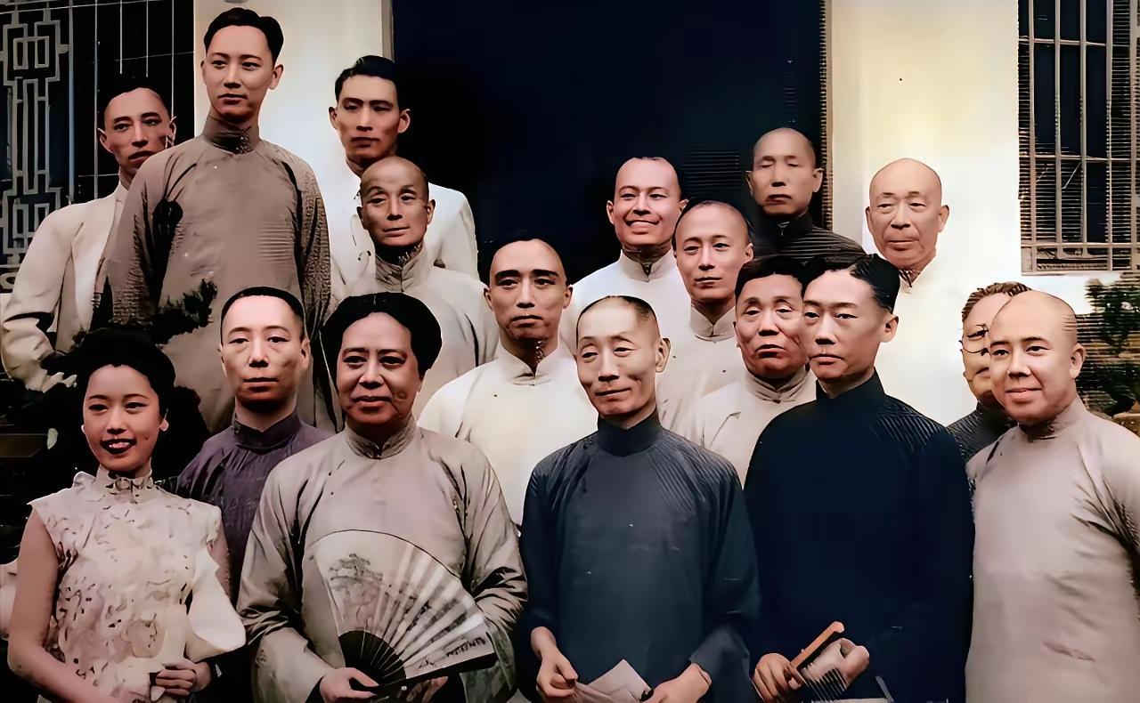 王铎：中国戏界大咖
我只认识前排右一的袁世海先生