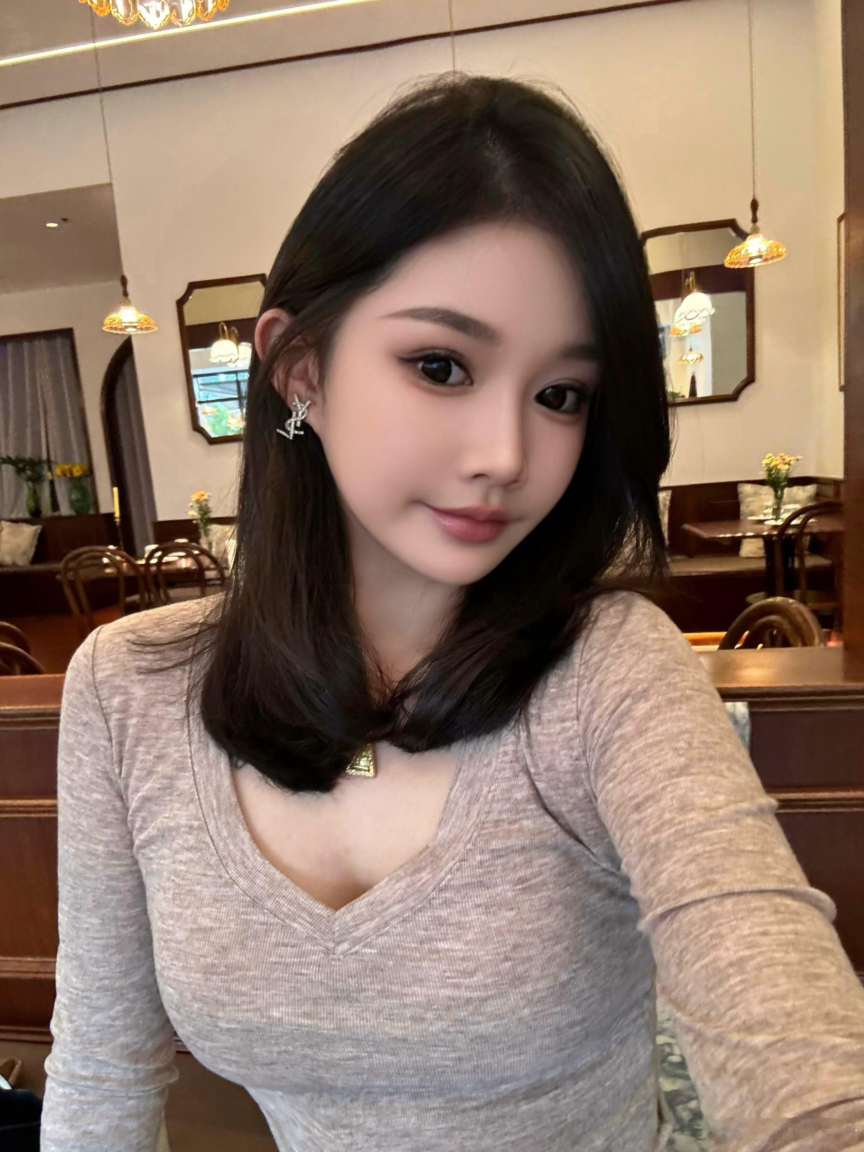 又是自己出门直播的一天  ​​​