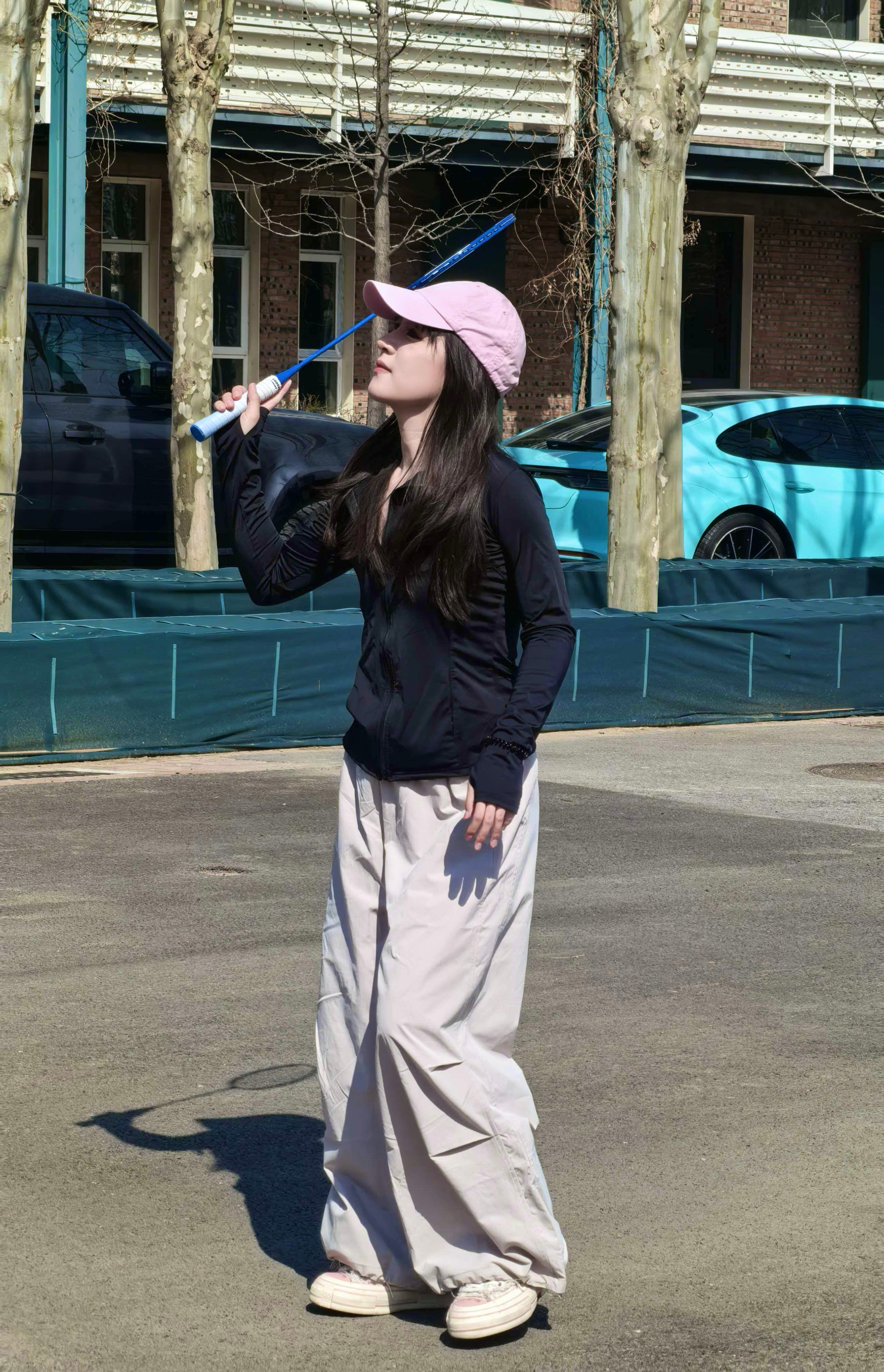 午休和同事挥拍半小时羽毛球出完汗浑身舒畅，疲惫一扫而空元气直接拉满啦大家休息时也