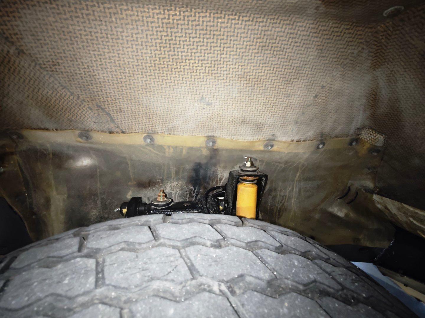 请列举三台原厂带前舱挡泥皮的车型onlycar昂雷卡  ​​​