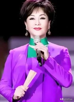 1968年，李谷一嫁给金铁霖，婚后多年没能生育，二人和平离婚，分开后各自再婚，都