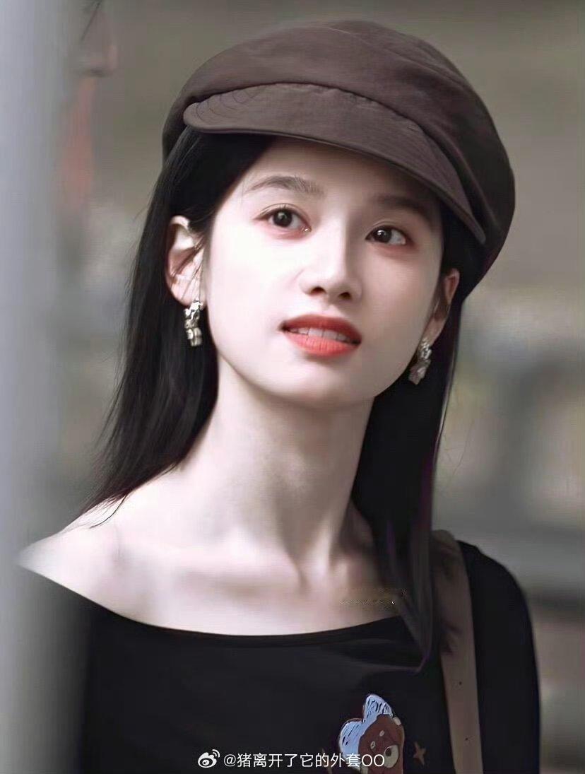 张婧仪《致我那菜市场的白月光》任冬雪穿搭，早期偶像剧女主！！