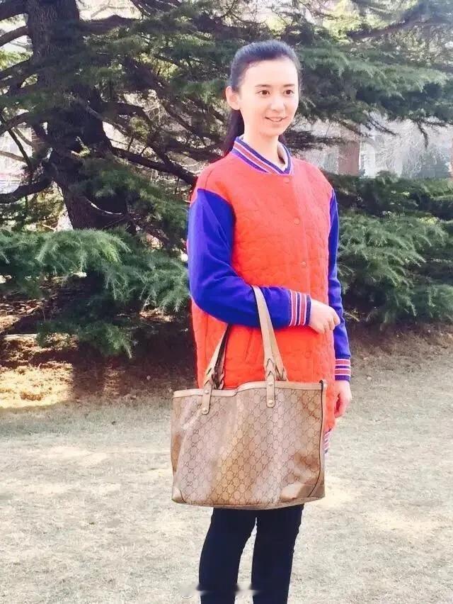 徐梓钧2016年艺考成绩还不错，北电考场被围观拍照，没想到多年后，因为高亚麟出名