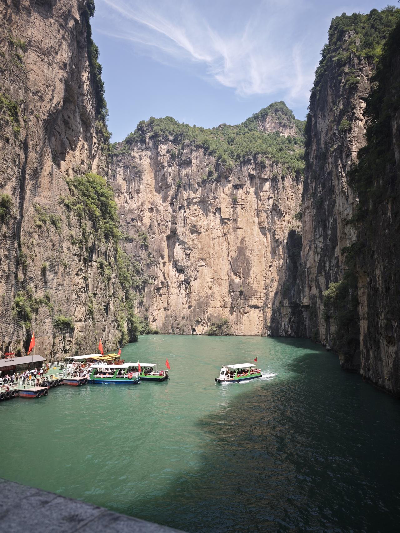八泉峡风光，秀美如画。谈及八泉峡的景致，更是让人叹为观止。当真是美到了人的心底。