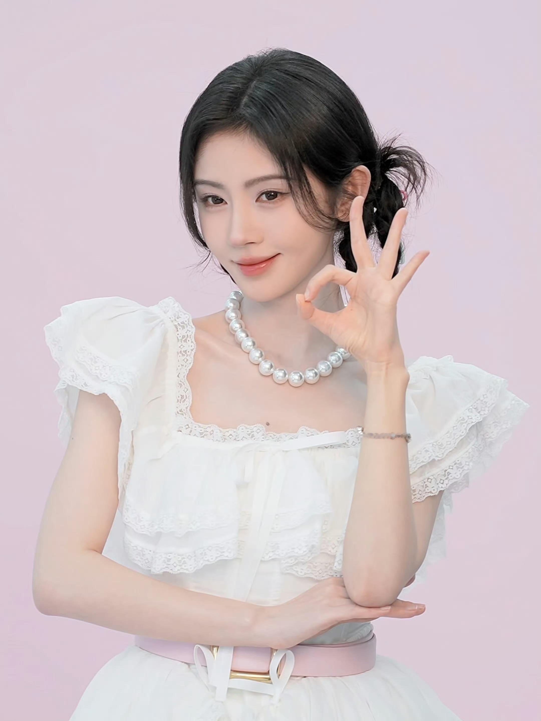 鞠婧祎阿黛 🍊鞠婧祎来战 你是黑夜耀眼的光，白昼绚烂的玫瑰 𝐘𝐨𝐮 𝐚