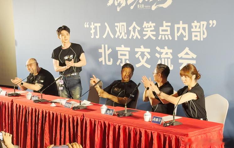 白敬亭局里局气发言 救命，白敬亭这是把“厅里厅气”焊在身上了吗？《特立独行》交流