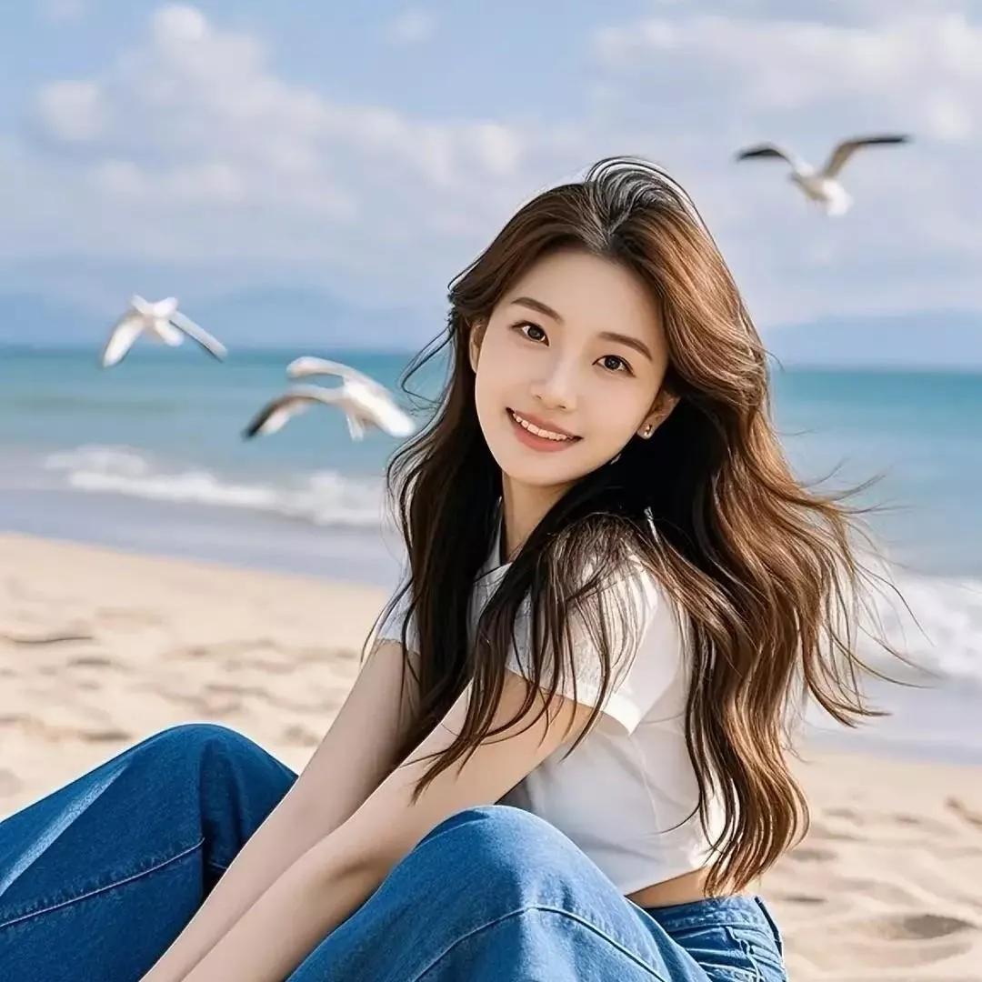 阳光沙滩，海边女孩，自由自在，微笑面对生活！海边活力少女 海边花海少女 海边度假