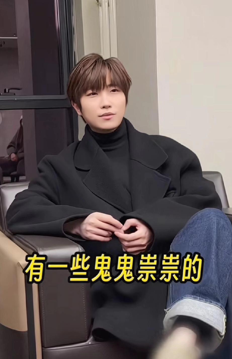 徐良发现女朋友外边有人，后来发现自己才是第三者

看到女朋友经常鬼鬼祟祟的，徐良