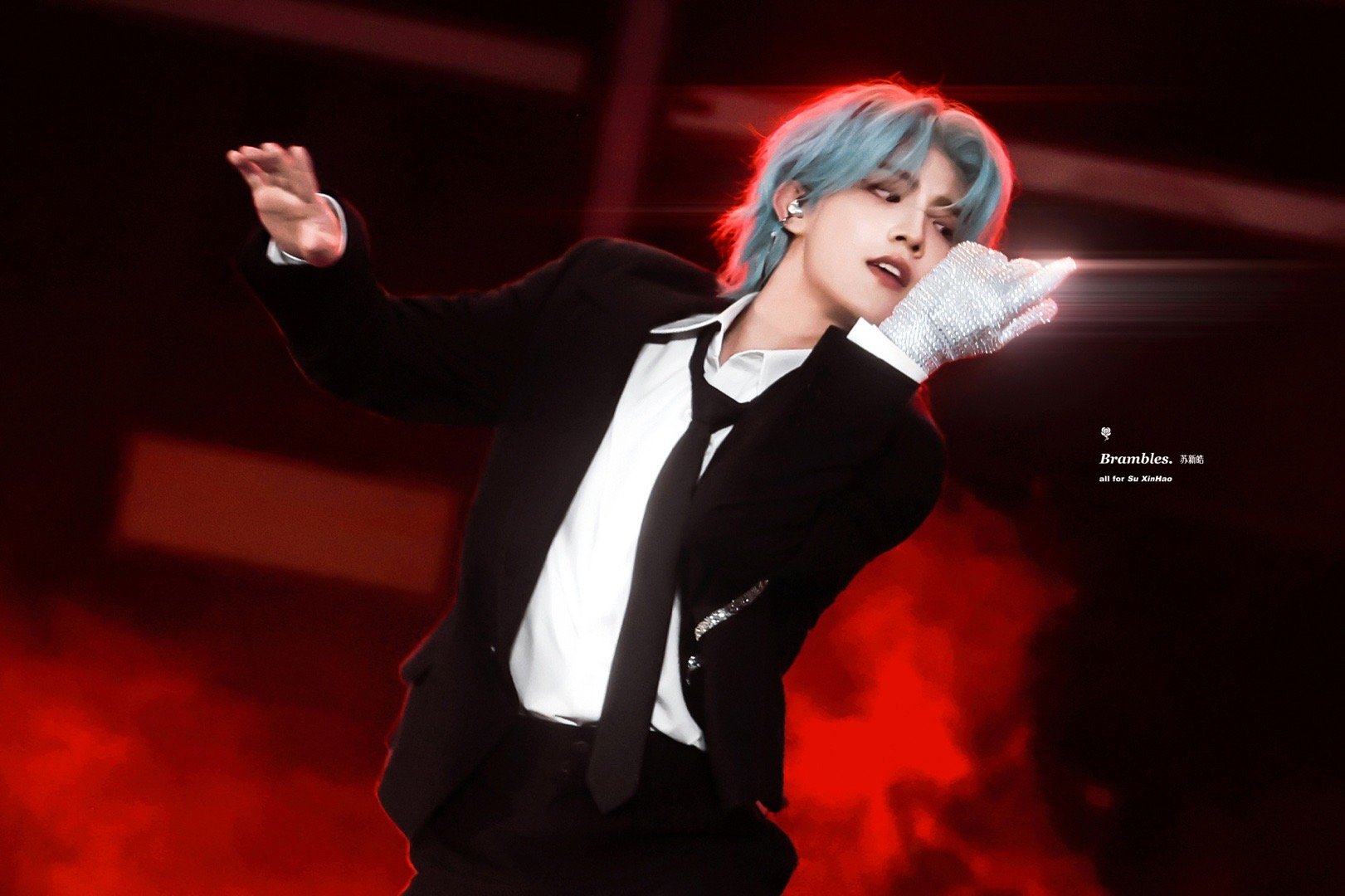 1000植物也有“寄生虫”。有些植物寄生在其他植物上，靠吸收被寄生的植物体内的营