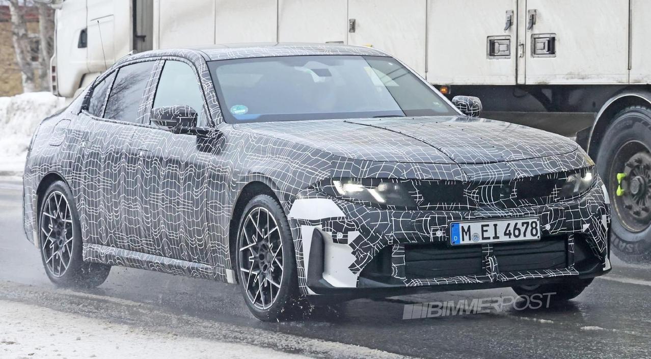 全新一代宝马三系谍照曝光！

与现款车型相比，区别还是挺大的，与电动版的i3相比