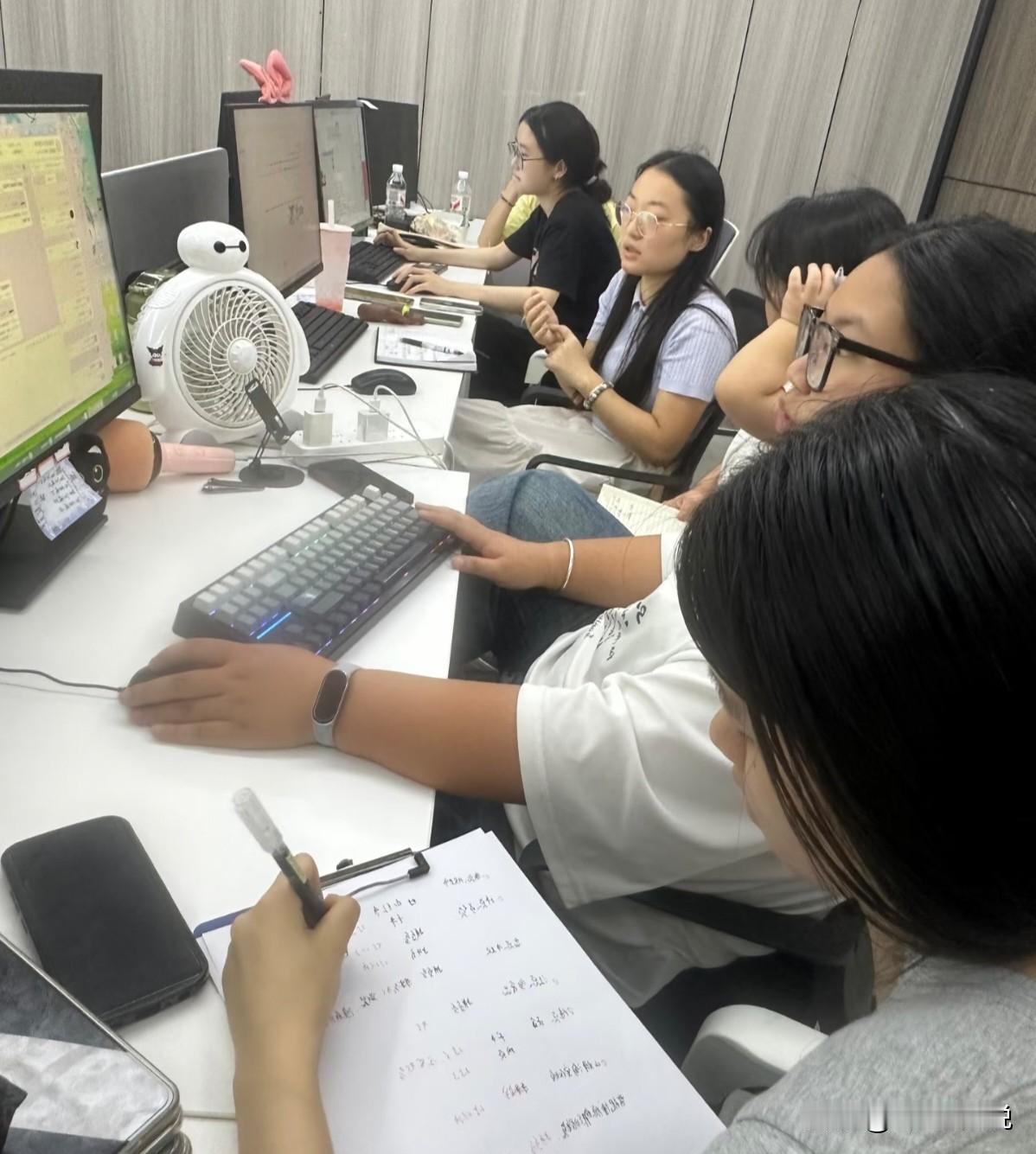 同为hr,36岁被裁员hr队友前两天去一家电商公司面试，奇葩的是面试官上来就问你