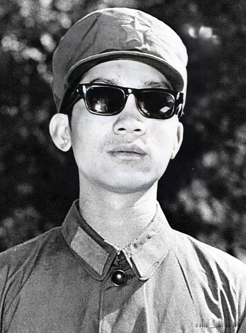 眼球炸出眶，塞回去再冲，高地拿下后他却嚎啕大哭

老山战斗打到最惨烈的时候，史光