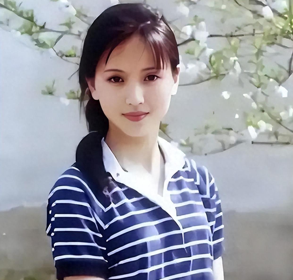 陶慧敏长相甜美，举止优雅端庄，被一些网友誉为江南第一美女(图一)。没有想到的是，