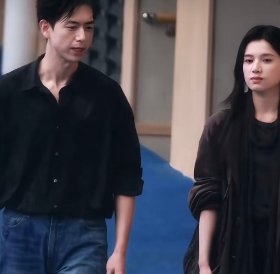 李现张婧仪《雾里青》同框路透，很搭！！大事很妙的感觉