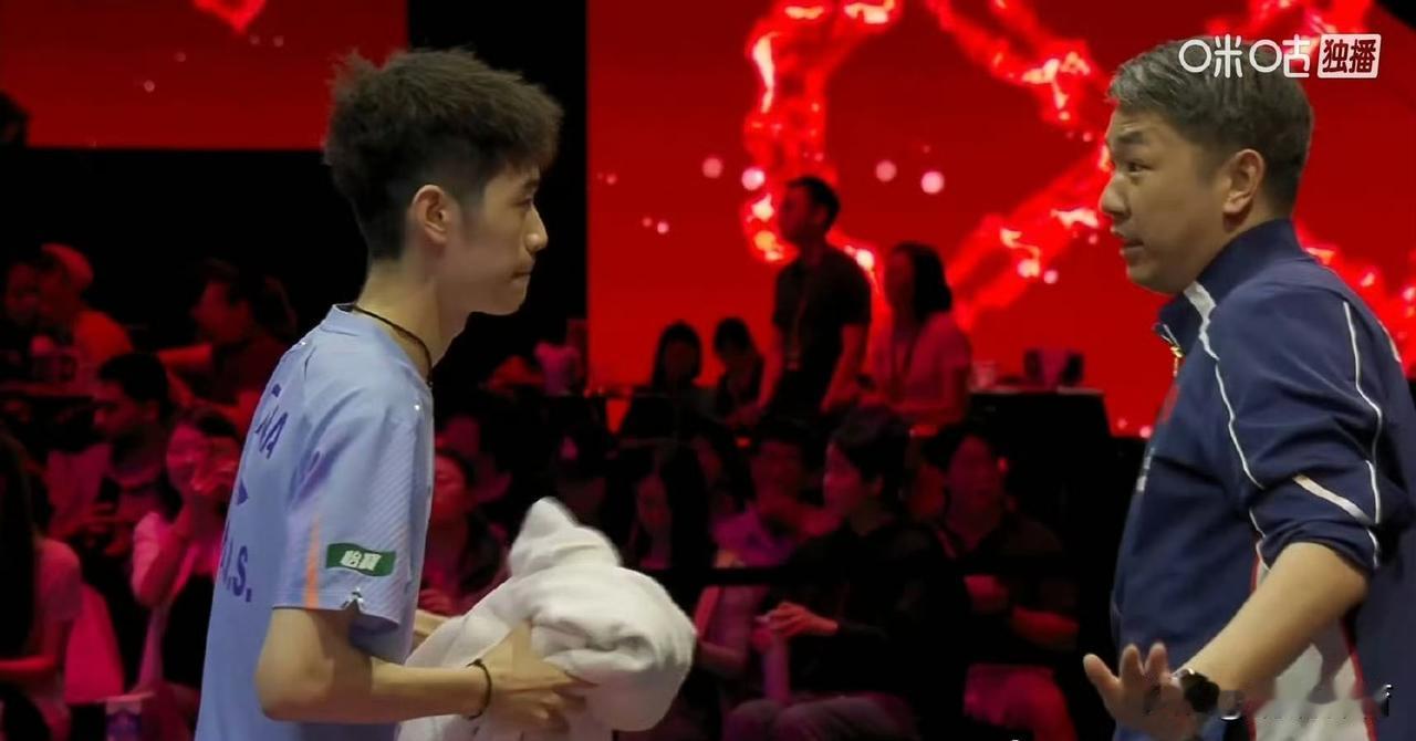 惊心动魄首局！陈俊菘15-13强势逆转张本智和，在落后局面下顶住压力、连救局点，