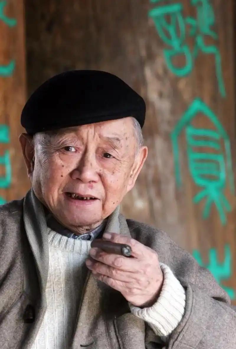 最近刷到一个殡仪馆工作人员发的帖子，看完愣了好一会儿。

他说每天接触死亡久了，