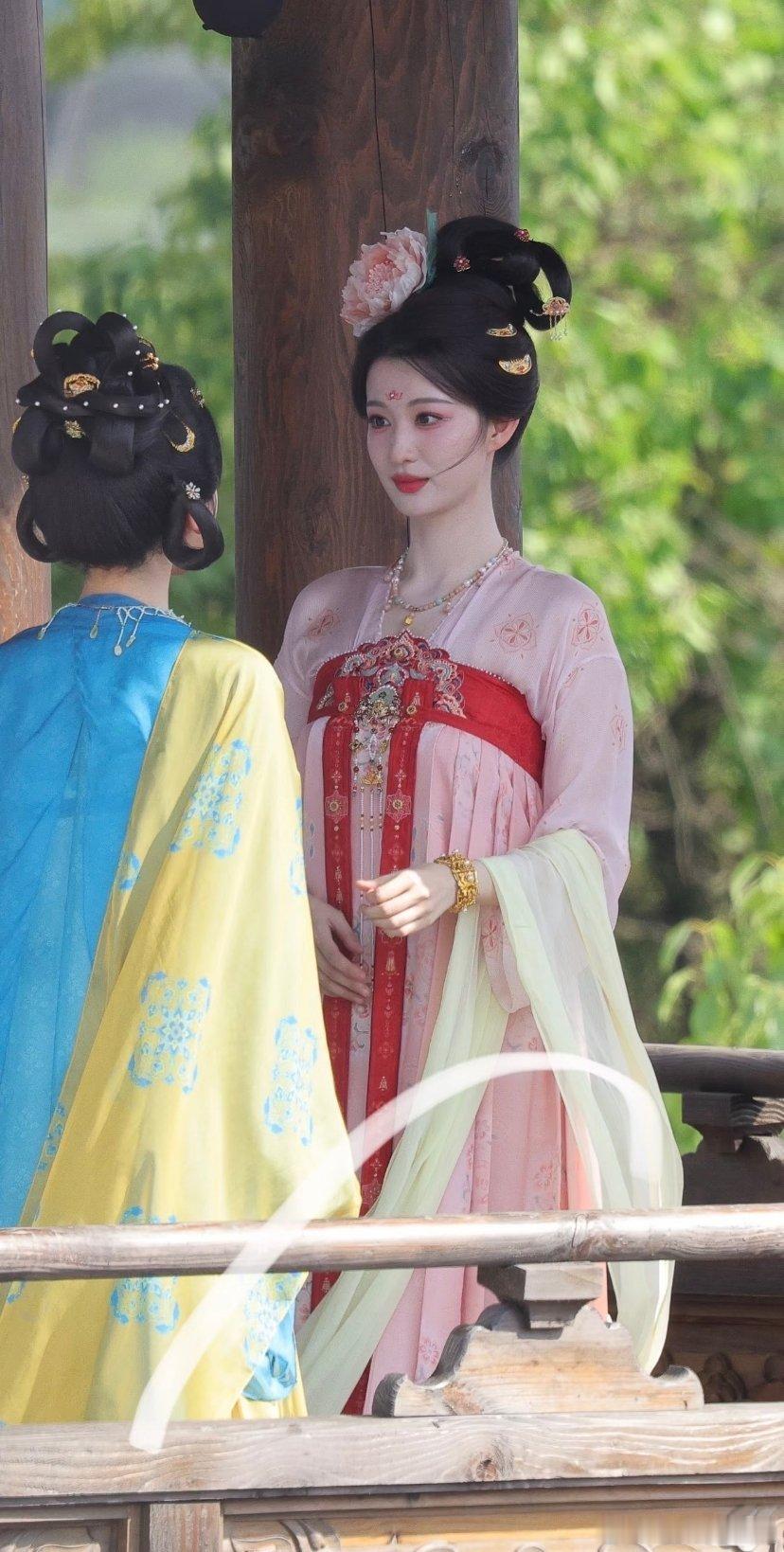 船有点太美了，一颦一笑我见犹怜
