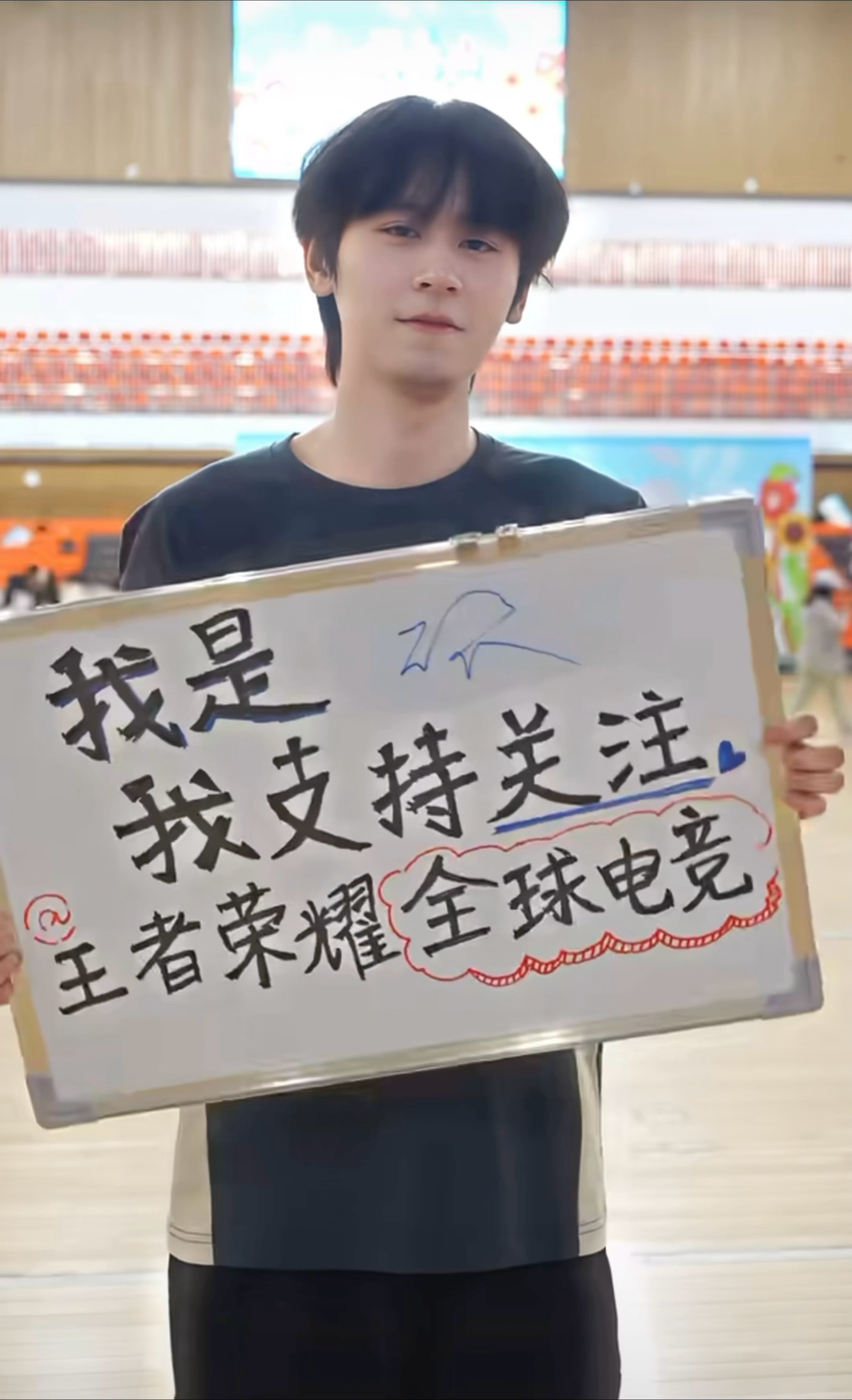 顺毛就是头发都跟着晃 