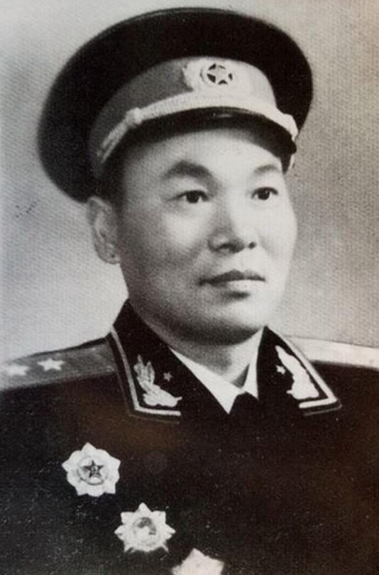 1970年，北京军区政委无合适人选，毛主席灵光一闪："当年在陕南叱咤风云的红军将