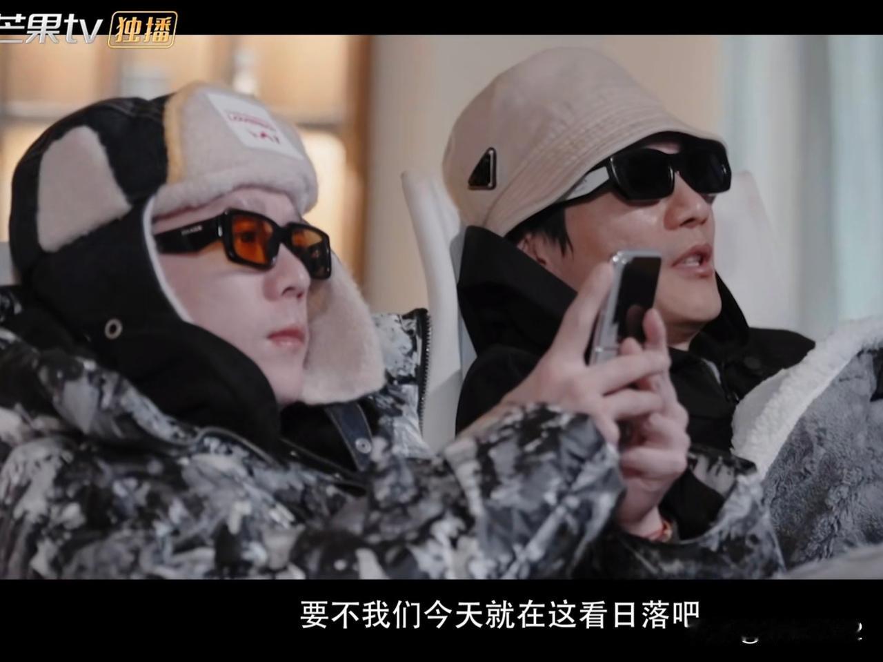 陈楚生 王栎鑫 ，
你俩怎么回事啊，
连受伤都在同一个位置，
一个在演唱会，一个