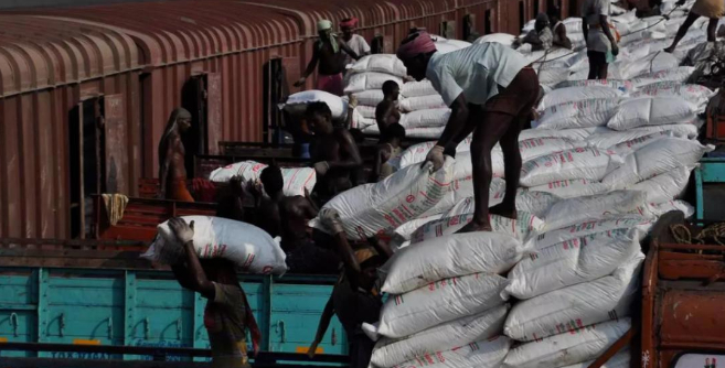 印度紧急向中国求援尿素，欧美多国等着看北京回应，没想到新德里又翻脸了！据彭博社和