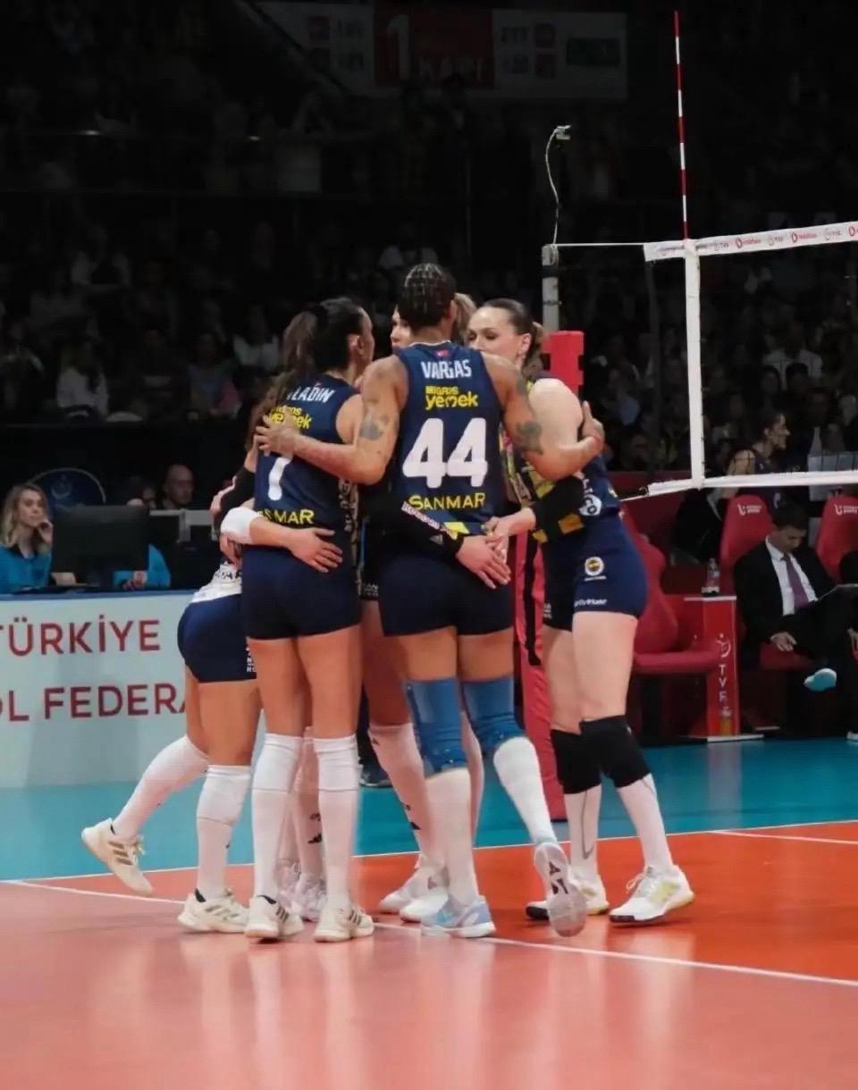 0-3银行！费内自失秀下限，瓦尔加斯34扣13中4失误！
土耳其女排联赛决赛首回