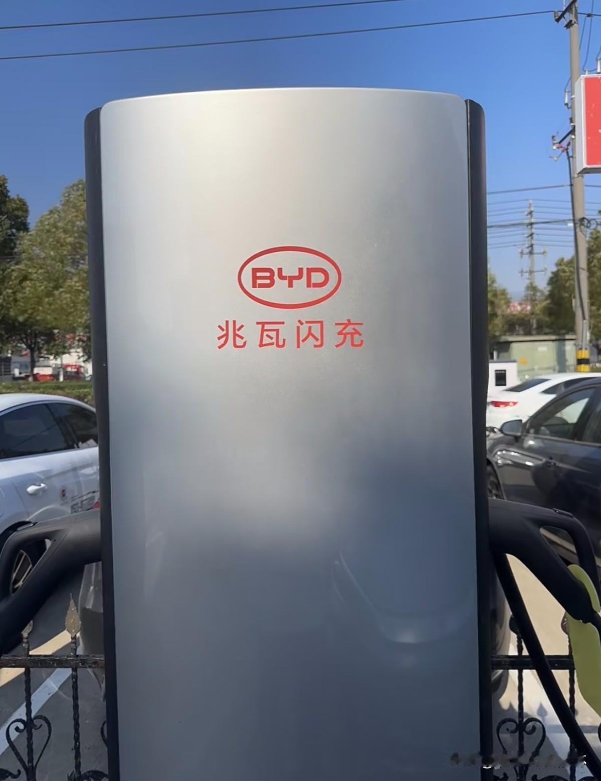 比亚迪放大招！固态电池直接量产，续航1000公里，油车要慌了？

比亚迪这次真的