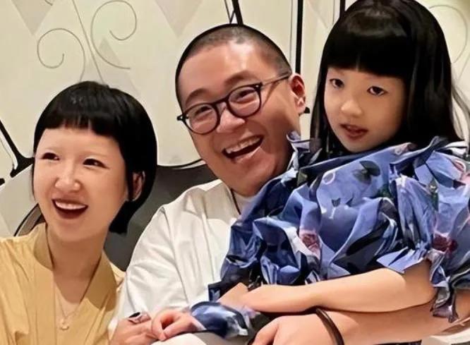 郝劭文妻子曝女儿遭遇校园霸凌1月3日，郝劭文妻子林宁瑞在社交平台发文称8岁女儿遭