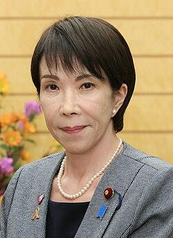 高市早苗除了嘴巴硬一点，其他方面都是软趴趴的，她继承不了安倍晋三的遗产。 明面上