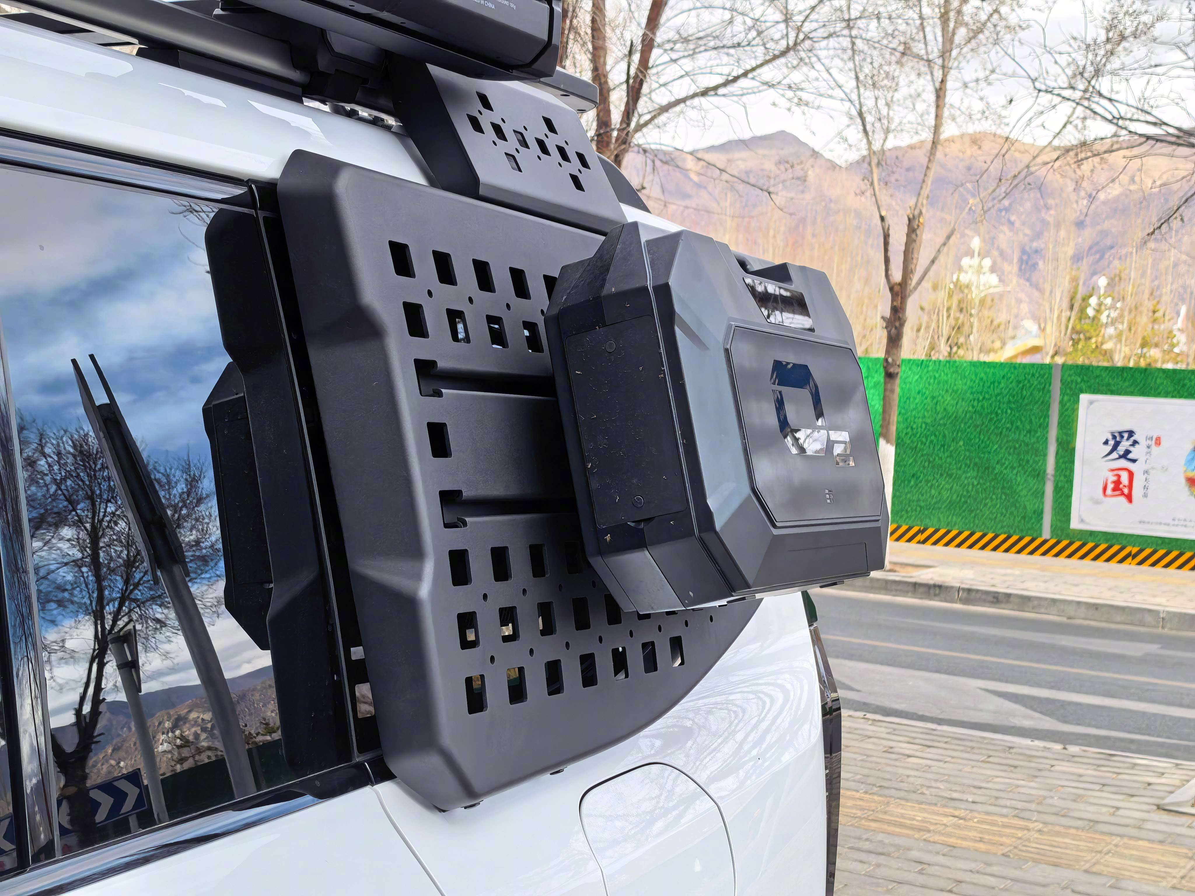 这次西藏游记，我们把纵横G700运来当工作车（之一）。G700这原厂外挂氮氧分离