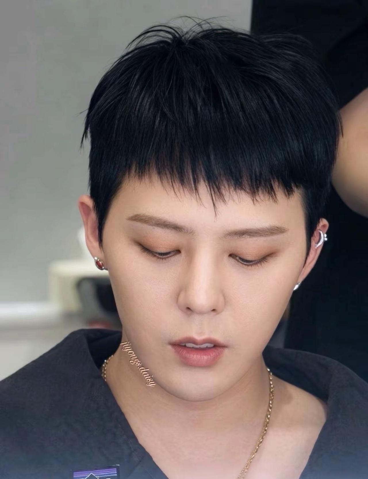 我也想不爱他啊 可是他穿了我爱的波点啊 同审美真的是觉得太幸福了 胶片风追星