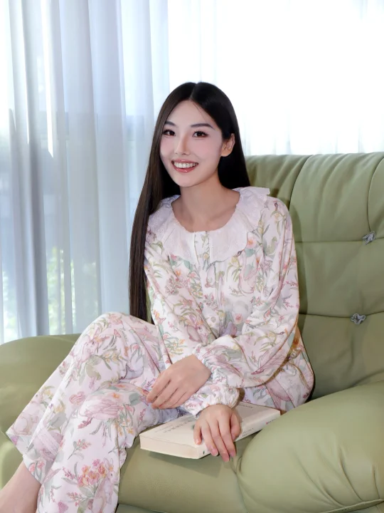 初秋爱上这样穿，享受宅家的温柔时光～
