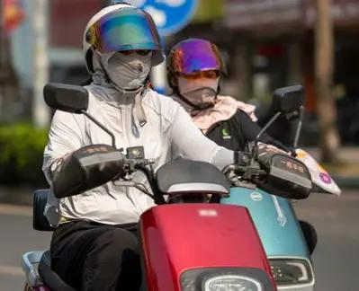 给全体国人敲个警钟：今冬务必做好充足心理准备！
 
9月29日下午，中国气象局召