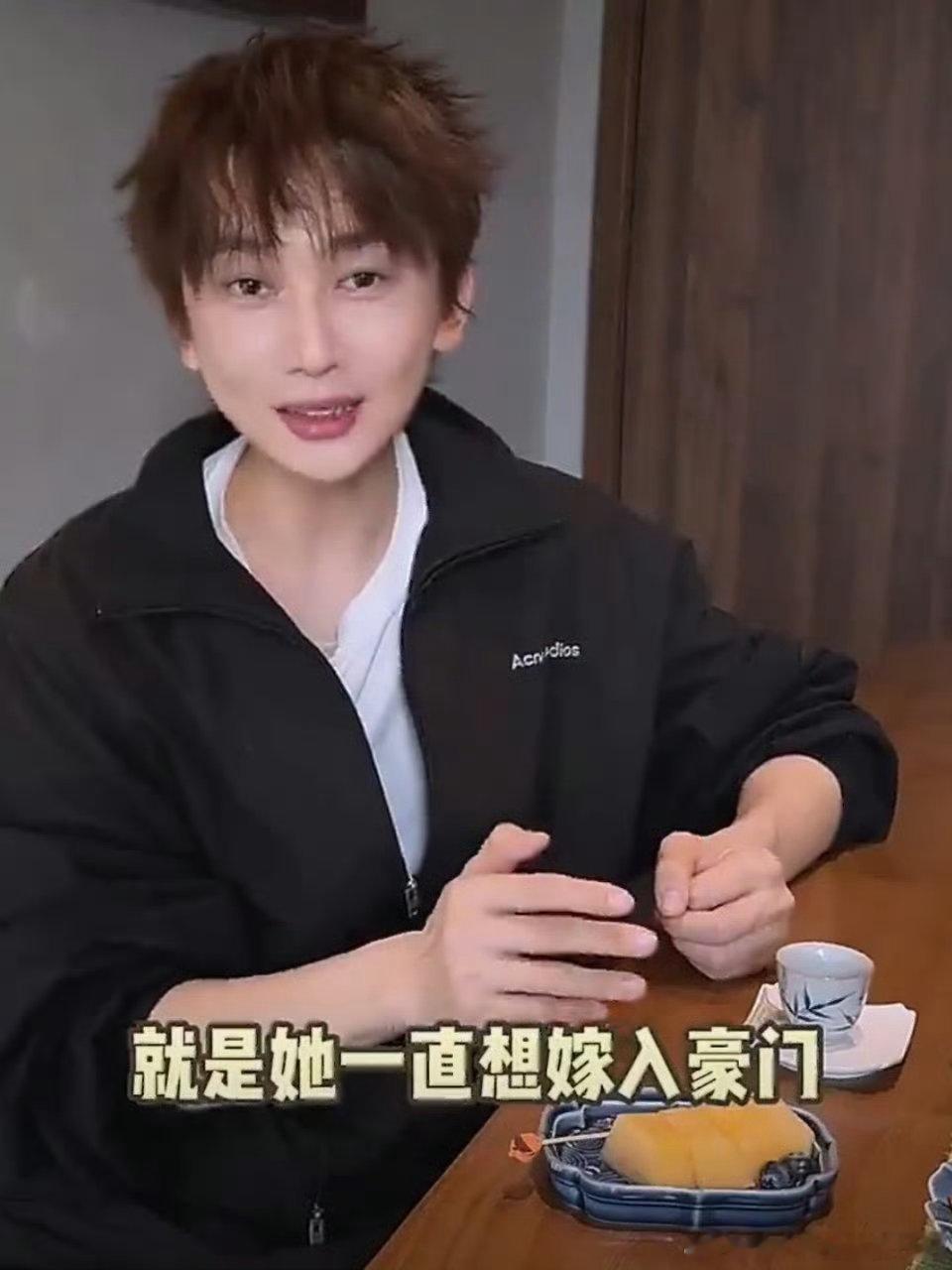 李登科曝进豪门都有考察期考察期能让双方都冷静思考，不被外界光环迷惑，看清彼此是否