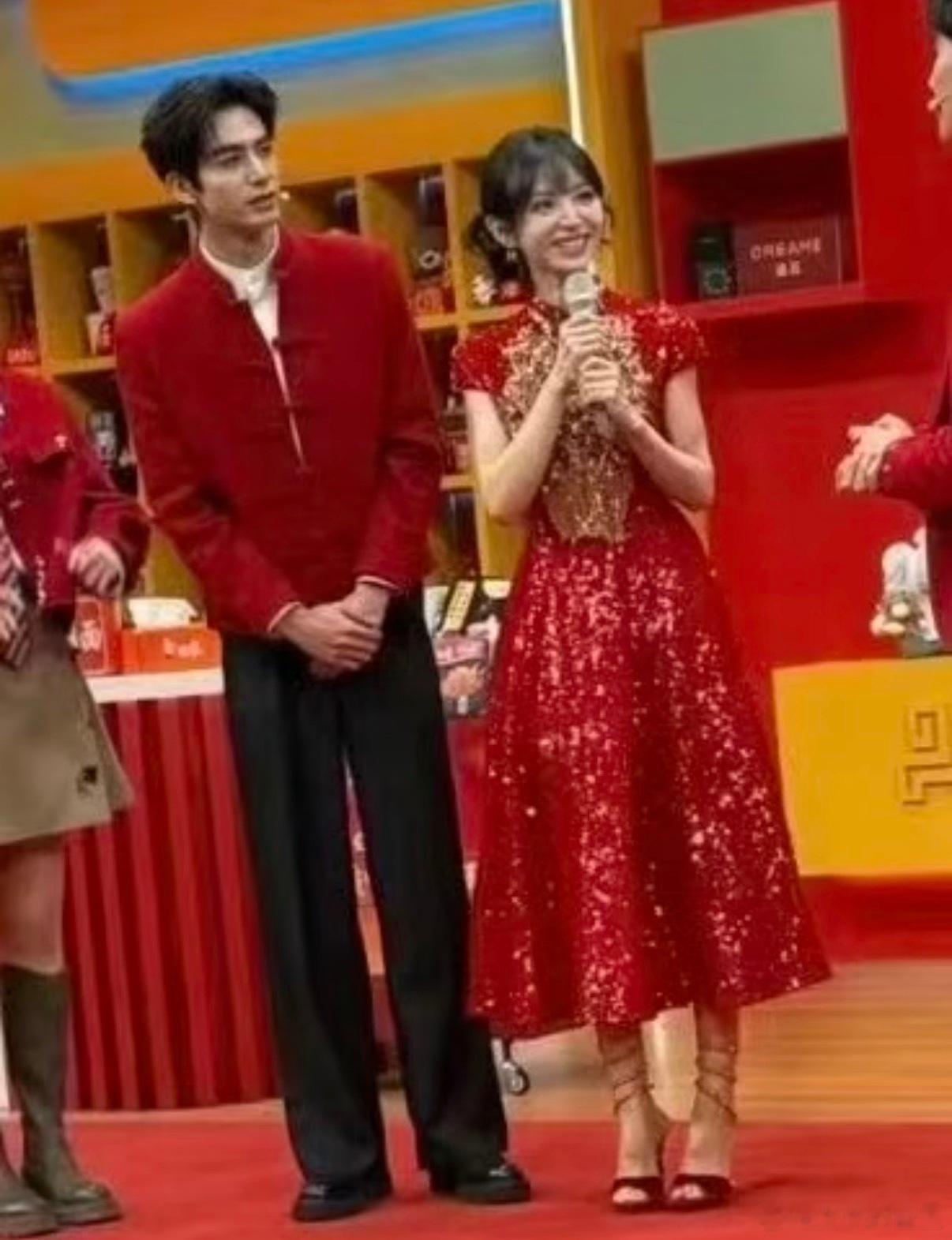 宋威龙田曦薇同框宋威龙田曦薇下一站春晚同框 帅男靓女这一块 