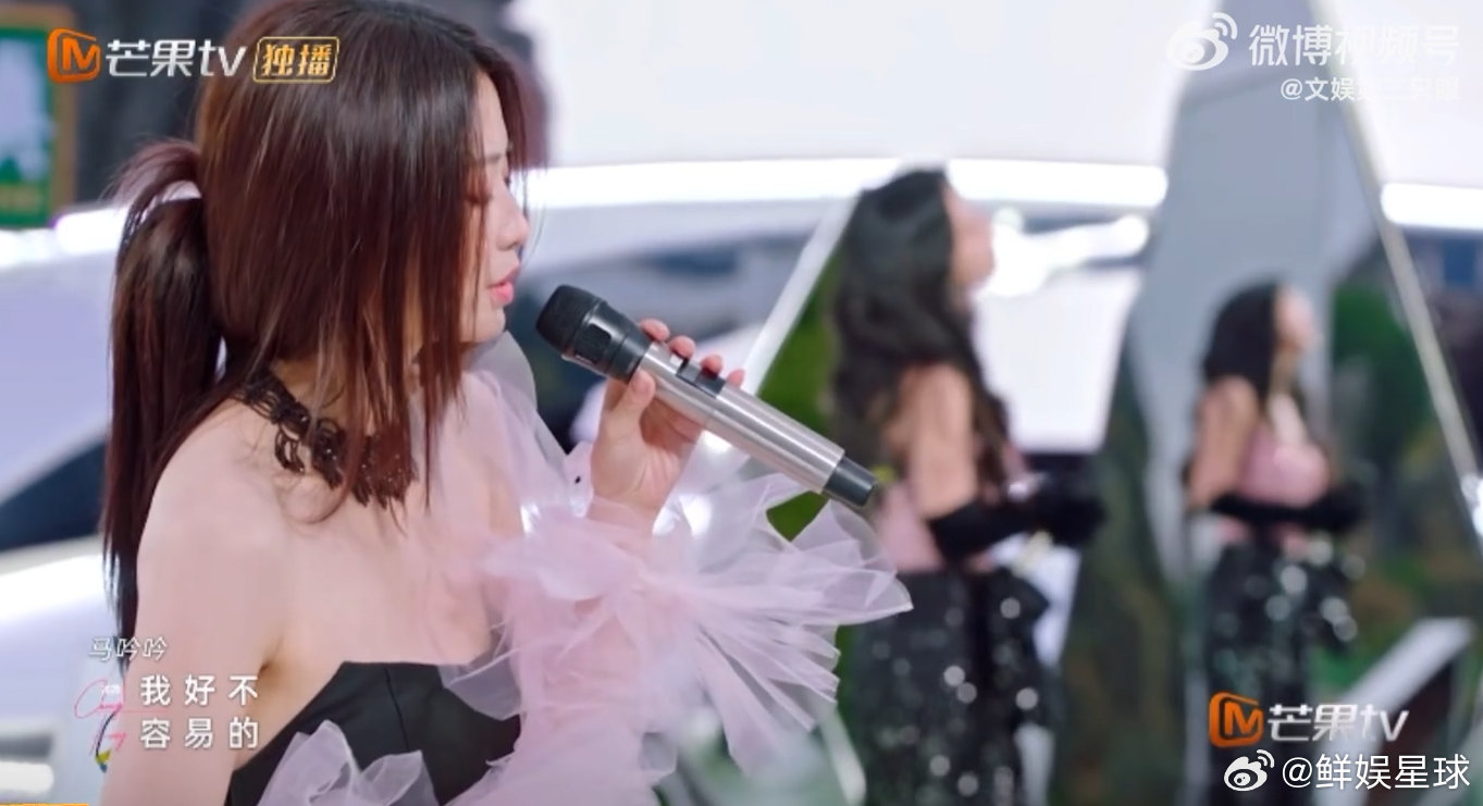 马吟吟[超话]马吟吟黄英合唱谦让乘风2025赛前秀环节，马吟吟与黄英合唱《谦让》